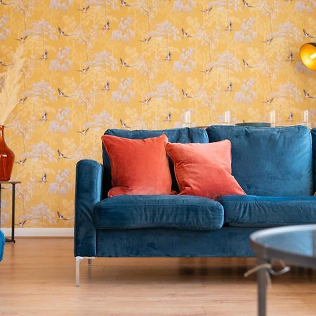 Stylish 4 Bedroom Spacious Retreat With Parking - Sleeps 10 - Families & Contractors Кэнтербари Экстерьер фото